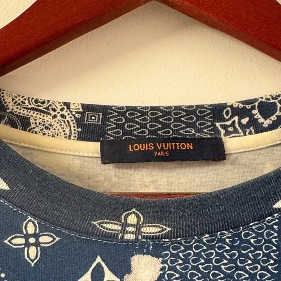 Louis Vuitton Navy and White Patterned Tee - Picture 2 of 12